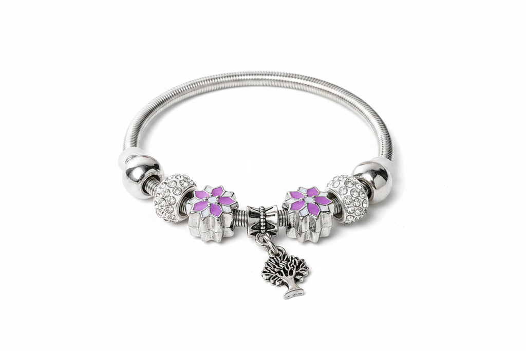 Bracelet à charms arbre de vie sur fond blanc