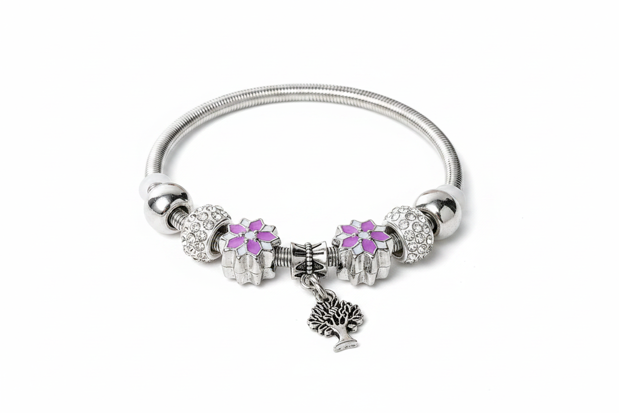 Bracelet à charms arbre de vie sur fond blanc