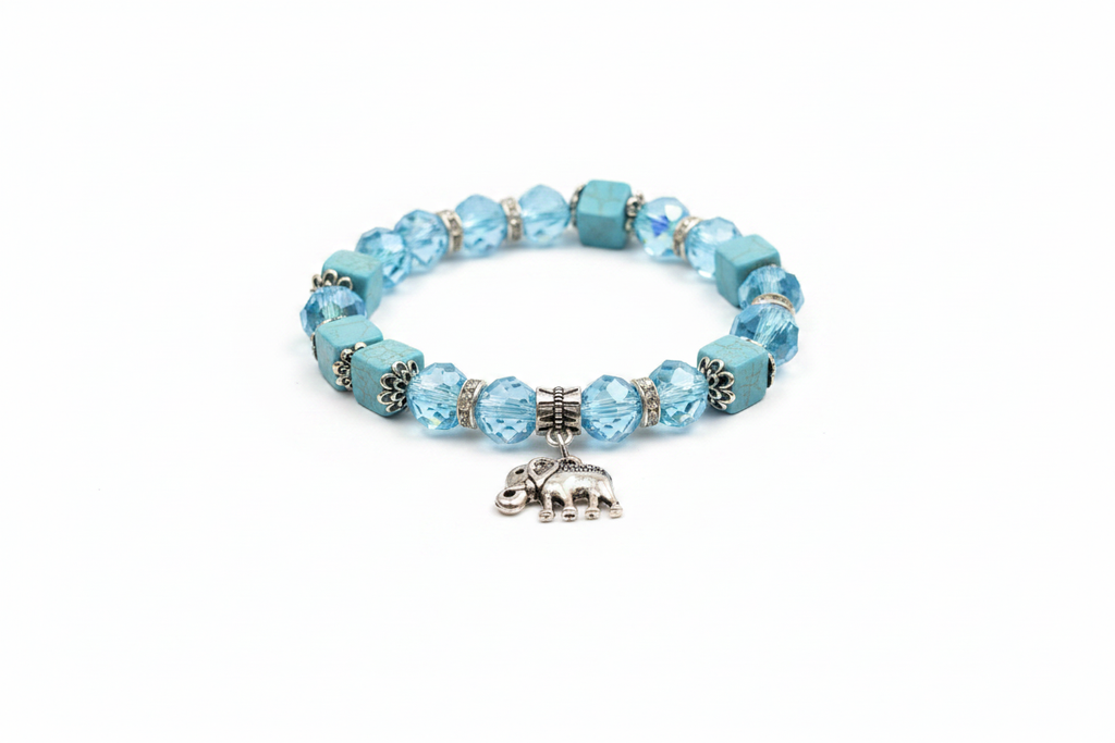 Bracelet turquoise éléphant sur fond blanc